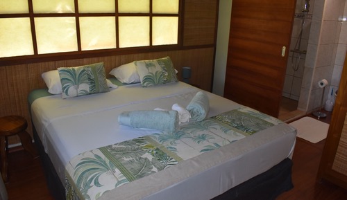 Traditional Bungalow, 2 Queen Beds, Beach View, Garden Area (Auti - sleeps 4)