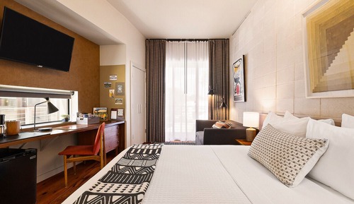 Premier Double Room, 1 Queen Bed, Balcony, Luxury Shower, Courtyard Area