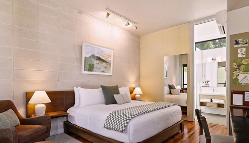 Premier Double Room, 1 King Bed, Patio, Bathtub, Courtyard Area