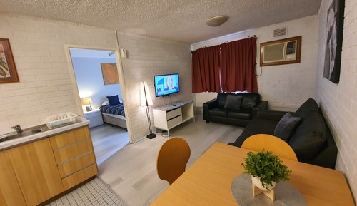 One Bedroom Apartment Queen Bed