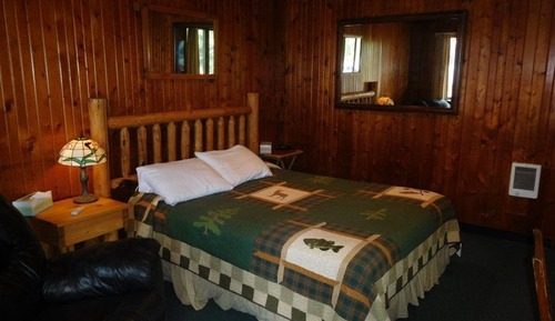 Room 9, 1 Queen Bed