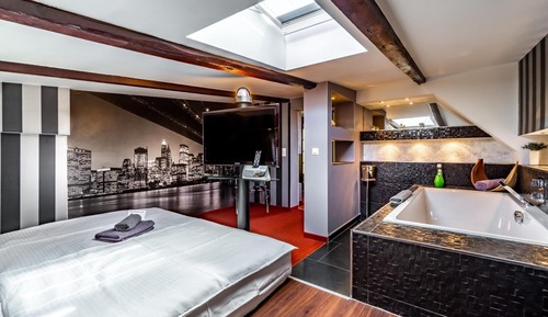 Family Suite, Bathtub