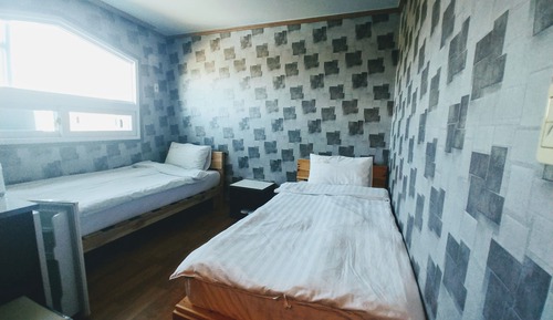 Twin Room (2 single beds)