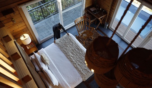  Log Huts with Plunge Pool