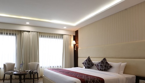 Club Double Room, 1 Queen Bed, Smoking