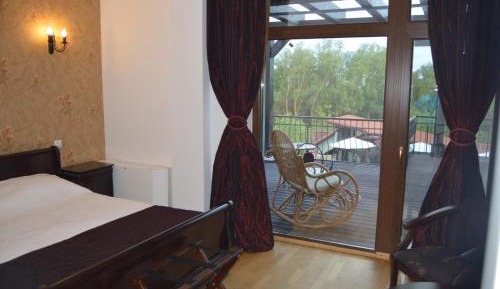 Queen Room with Pool View