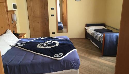 Family Room (2 Adults + 2 Children)