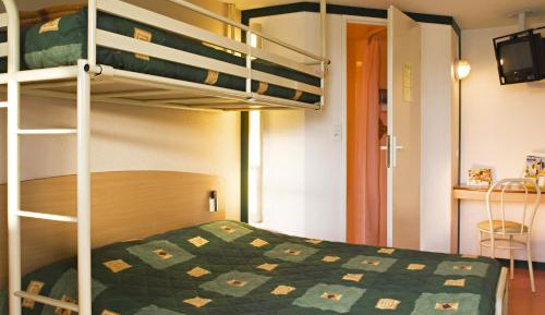 Triple Room (1 Double Bed + 1 Single Bed)