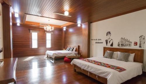 Quadruple Room with Private Bathroom