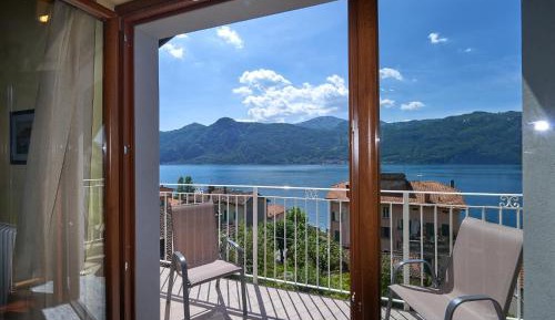 Junior Suite with Balcony and Lake View