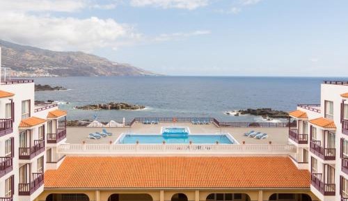One-Bedroom Apartment with Sea View