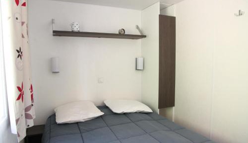 Mobile Home (4 Adults + 1 Child)