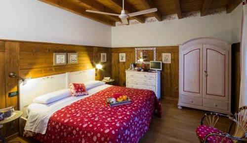 Double or Twin Room with Shared Bathroom