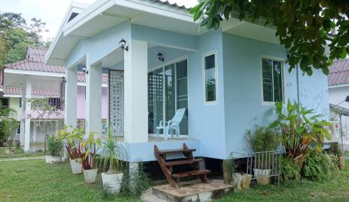 Bungalow with Garden View