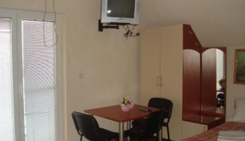Studio (3 Adults)
