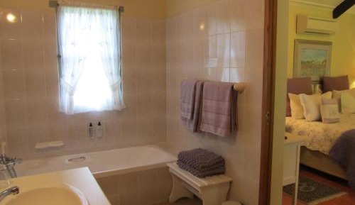 Deluxe Double or Twin Room with Garden View 3