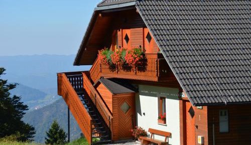 Apartment with Mountain View