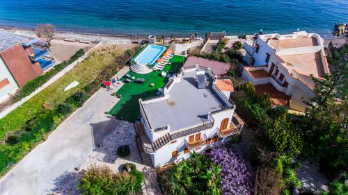 Villa - Beach Front