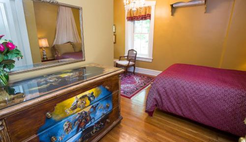 Deluxe Queen Room