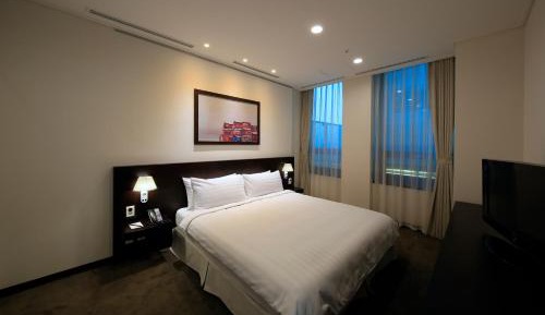 One-Bedroom Apartment (2 Adults)