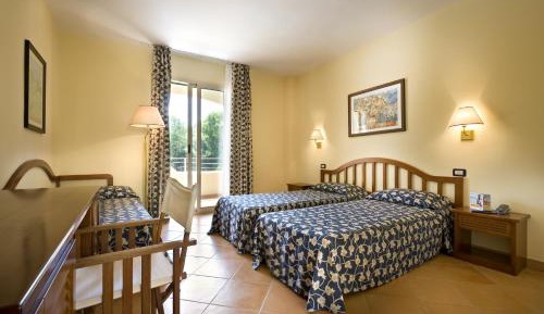 Family Room (2 Adults + 1 Child)