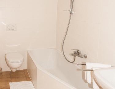 Double or Twin Room with Shower