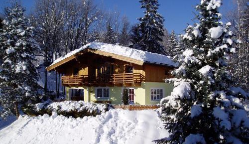 Two-Bedroom Apartment with Mountain View