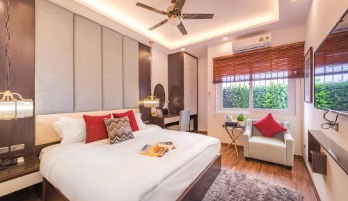 Deluxe Queen Room