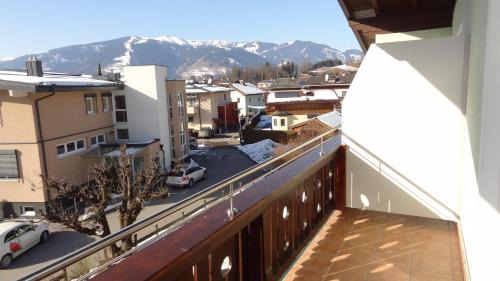 Apartment with Mountain View