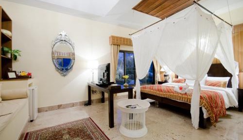 Suite with Mountain View