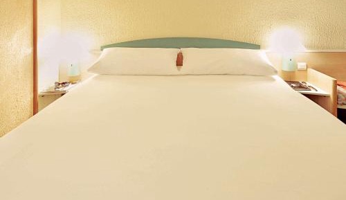 Standard Room with 1 Queen Bed