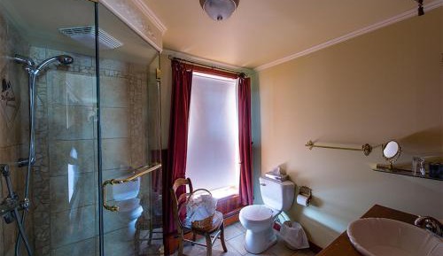 Quadruple Room with Private Bathroom