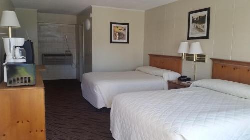 Queen Room with Pool View