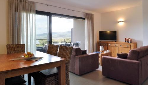One-Bedroom Suite with Sea View