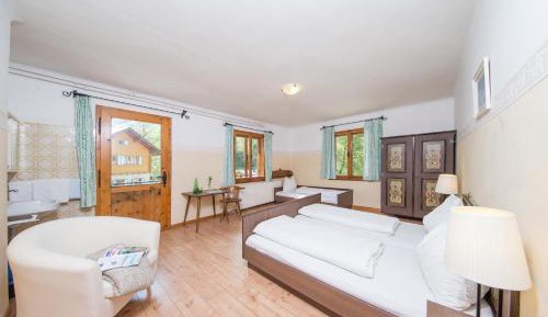 Triple Room with Shared Bathroom