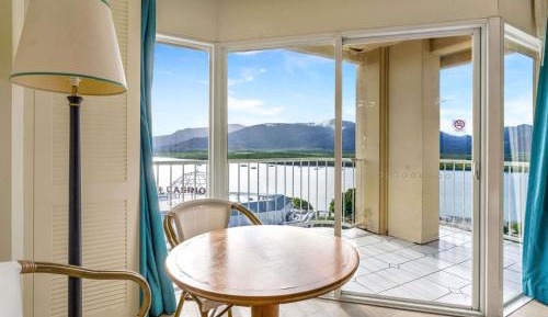 Classic Queen Room with Harbor View