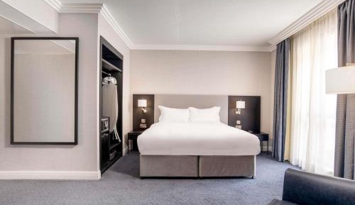 Family Room with One Double Bed, Two Single Beds and One Sofa Bed