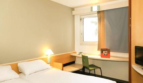 Standard Room with 2 Single Beds