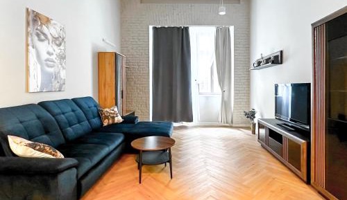 Deluxe One-Bedroom Apartment