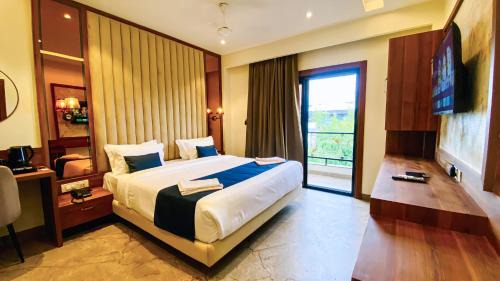 King Room with Balcony