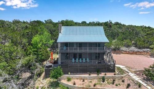 Fourteen-Bedroom Holiday home