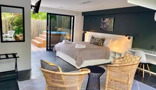 Deluxe Private Room with Outdoor Hot Tub