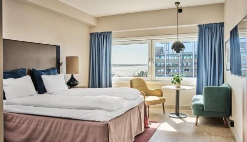 Superior Room with Balcony and Ocean View