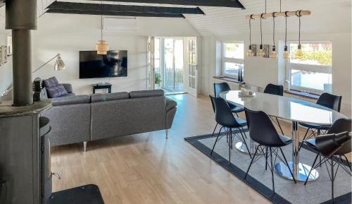 Three-Bedroom Holiday Home 