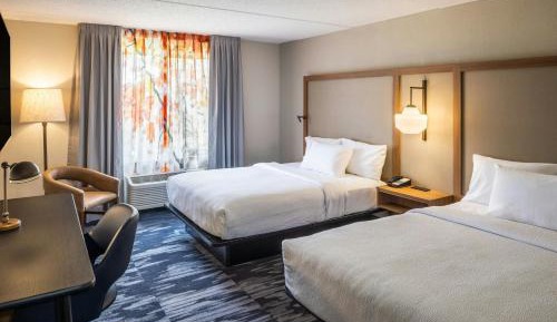 Queen Room with Two Queen Beds - Hearing Accessible
