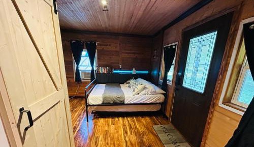 Deluxe Room (2 Adults + 1 Child)