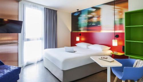 Standard Family Suite with One Double Bed and Twin Beds