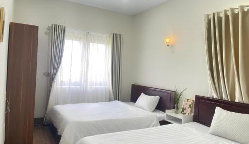 Family Room with Side Sea View