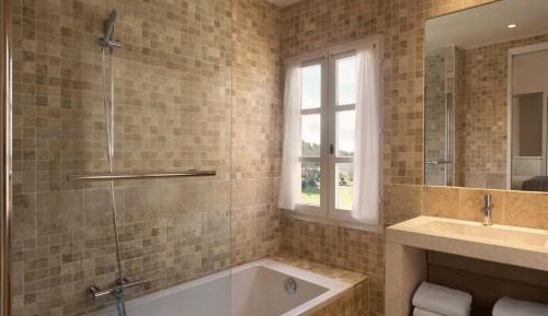 Deluxe Room with Sea and Golf Course View