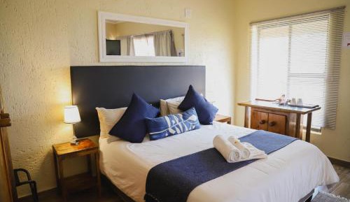Standard Twin Room with Mountain View